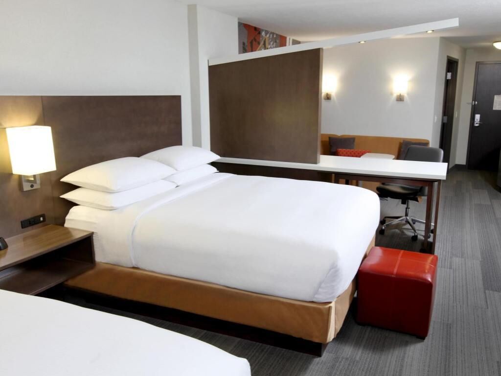Premium bedding, down comforters, in-room safe, desk