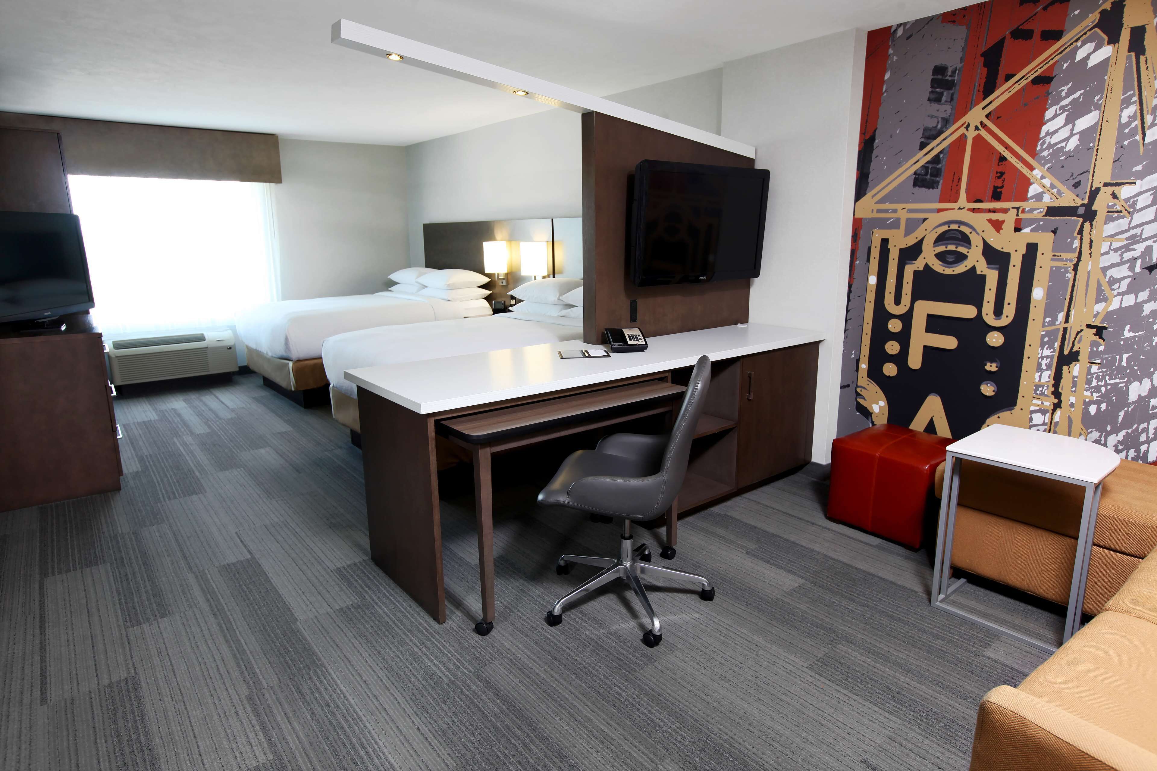 premium bedding, down duvets, in-room safe, desk