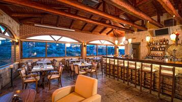 Lunch and dinner served