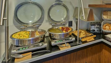 Tägliches inbegriffenes kontinentales Frühstück