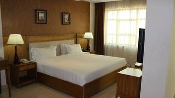 Premium bedding, down comforters, in-room safe, desk