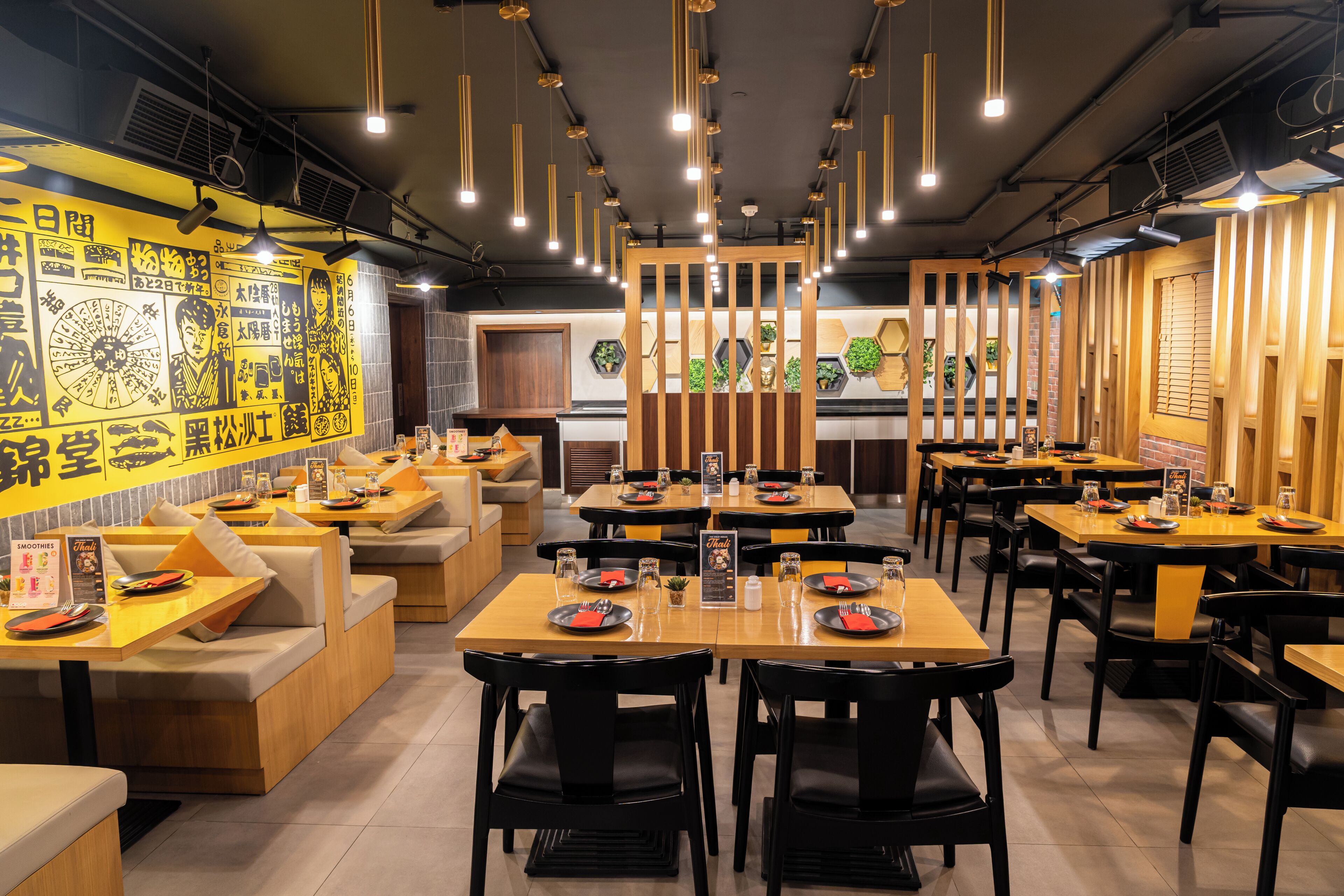 2 restaurants; breakfast, lunch and dinner served 
