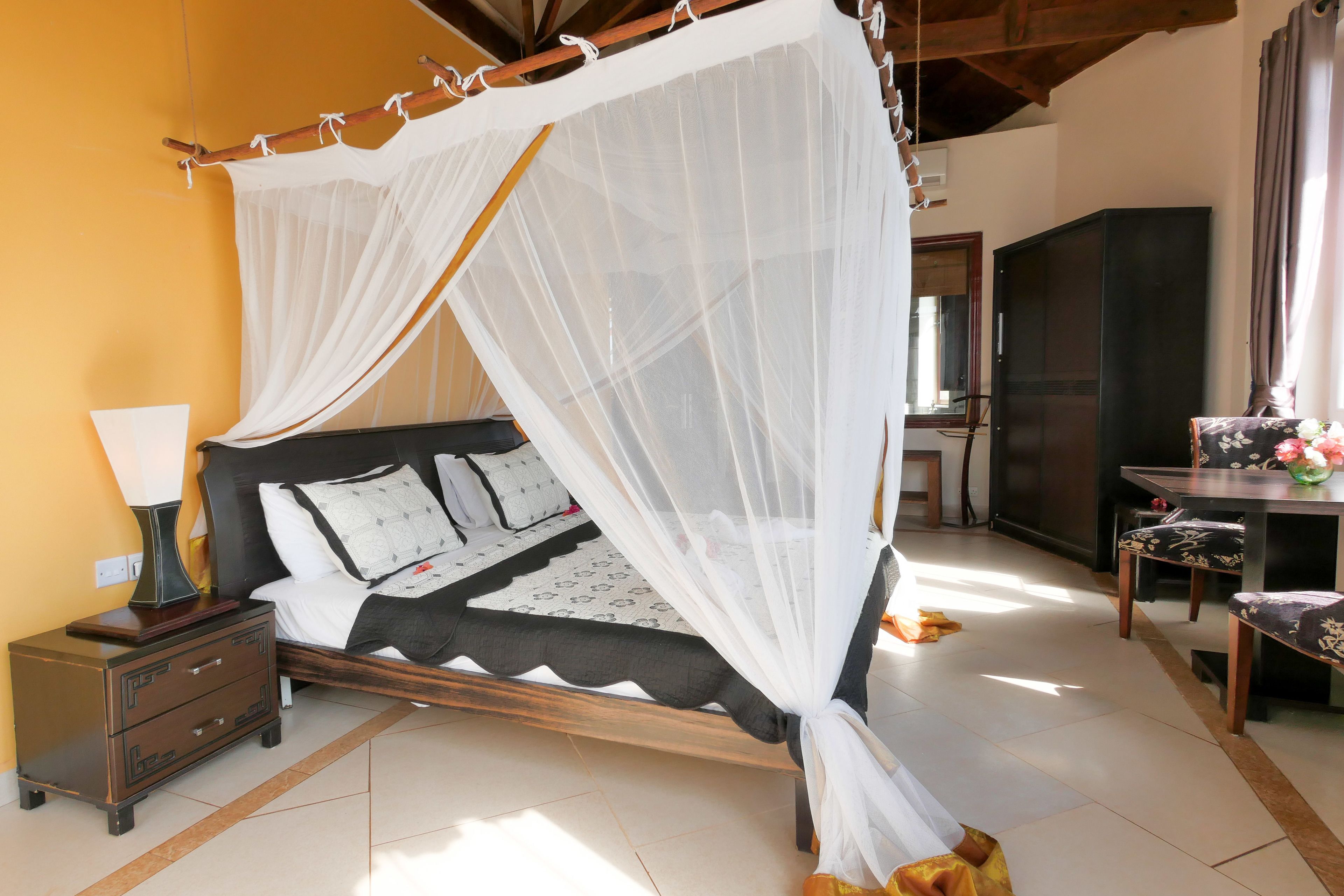 1 bedroom, in-room safe, desk, bed sheets