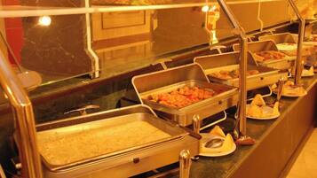 Petit déjeuner buffet (45 SAR par personne)