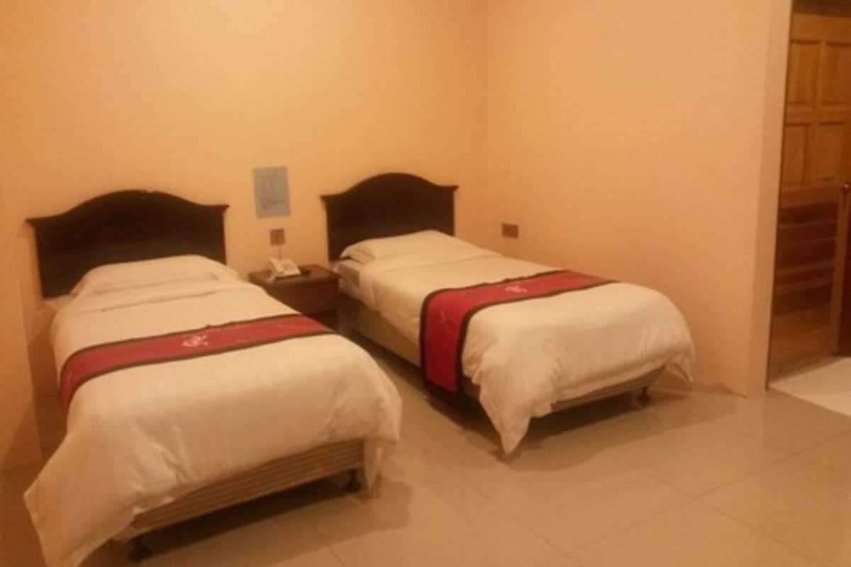 1 kamar tidur, minibar, meja kerja, dan setrika/meja setrika