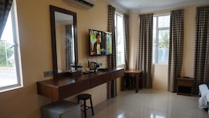 Habitación individual Deluxe | Minibar, escritorio, tabla de planchar con plancha y wifi gratis