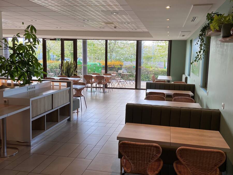 Desayuno continental diario (EUR 11 por persona)