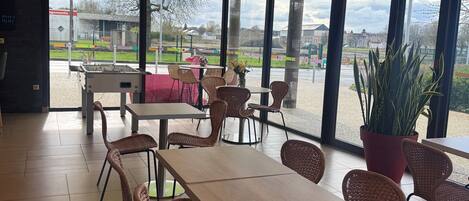 Daily continental breakfast (EUR 11 per person)