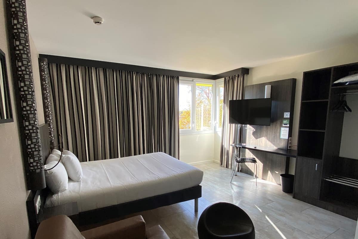 Family Suite, 1 Double Bed with Sofa bed (Standard) | Pillow-top beds, individually decorated, desk, laptop workspace