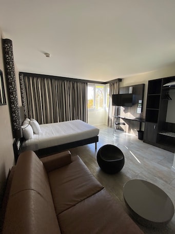 Family Suite, 1 Double Bed with Sofa bed (Standard). Ibis Styles Flers