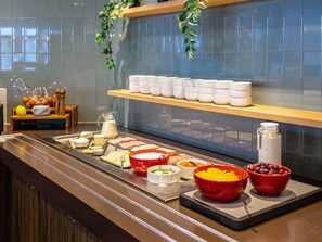 Colazione a buffet a pagamento, servita tutte le mattine 