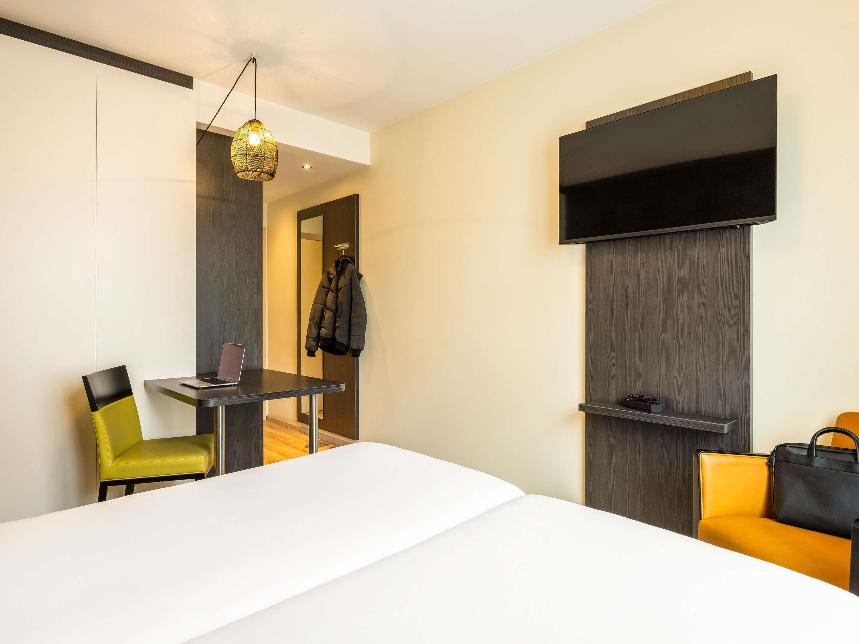 Standard Room, 2 Twin Beds | In-room safe, desk, free cribs/infant beds, rollaway beds