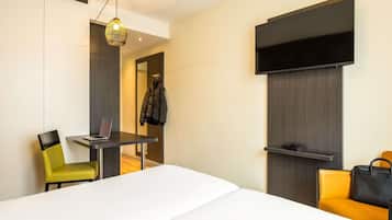 Standard Room, 2 Twin Beds | In-room safe, desk, free cribs/infant beds, rollaway beds