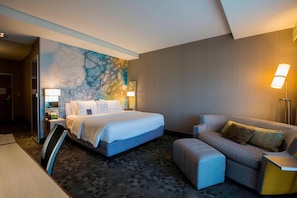 客房内保险箱、办公桌、遮光窗帘、熨斗/熨衣板