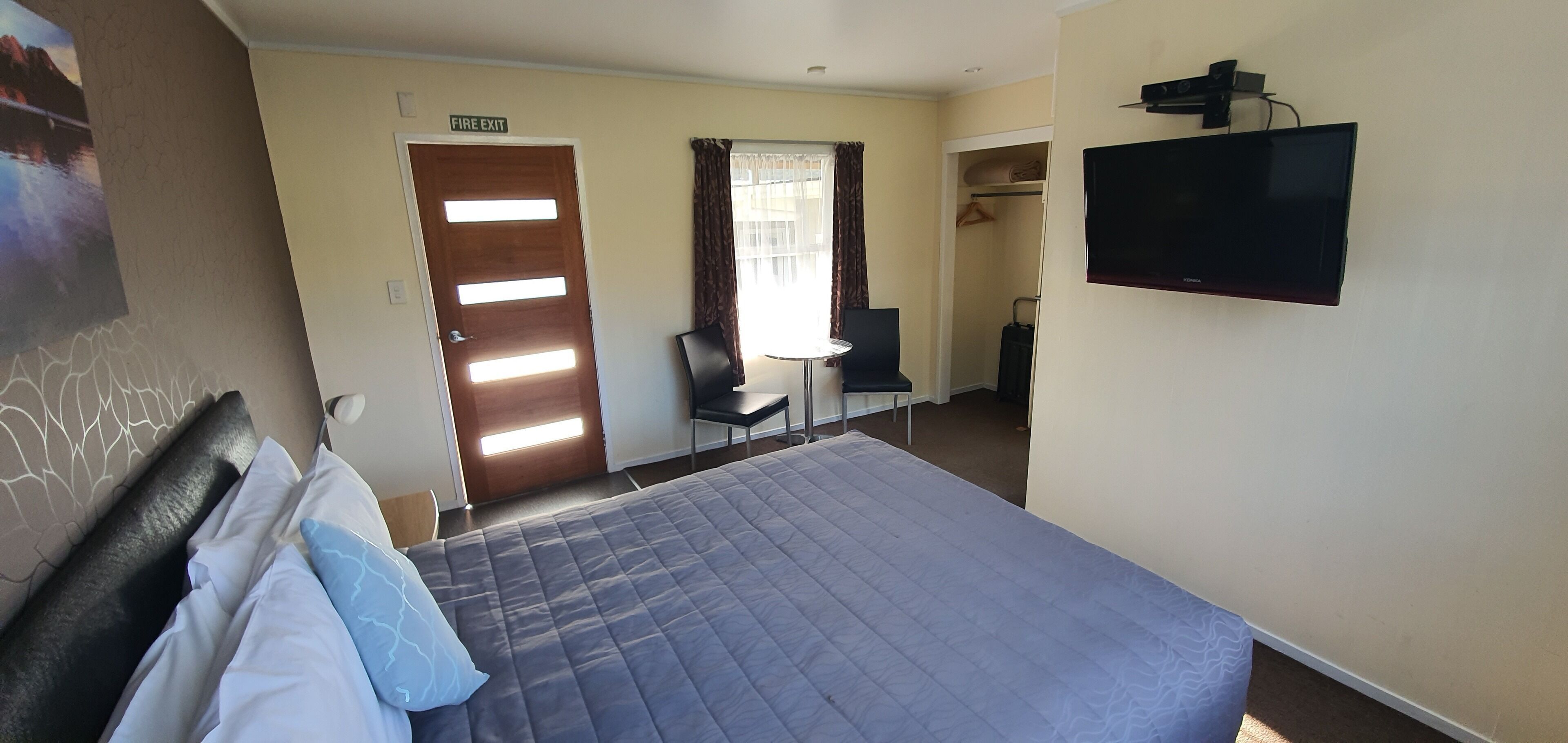 Iron/ironing board, cribs/infant beds, rollaway beds, free WiFi