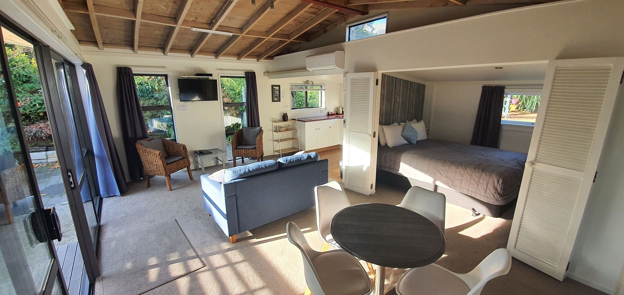 Iron/ironing board, cribs/infant beds, rollaway beds, free WiFi