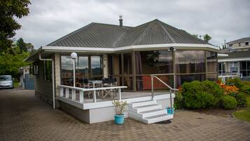 Lakehouse | Iron/ironing board, cribs/infant beds, rollaway beds, free WiFi