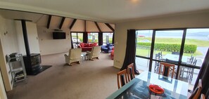 Lakehouse | Iron/ironing board, cots/infant beds, rollaway beds, free WiFi