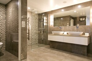 Bathroom - The Cove Taupo (Taupo)