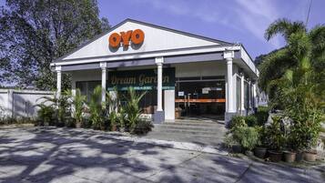 A building with a sign reading "OYO Dream Garden Resort".