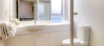 Absolute Lakeview Motel