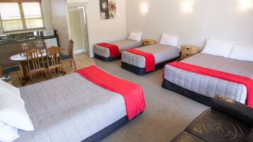 Family Studio | Soundproofing, iron/ironing board, free WiFi, bed sheets