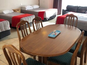 Familienstudio | Schallisolierte Zimmer, Bügeleisen/Bügelbrett, kostenloses WLAN