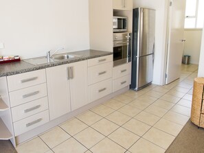 Suite, 1 Schlafzimmer | Eigene Kochnische | Kühlschrank, Mikrowelle, Wasserkocher mit Kaffee-/Teezubehör