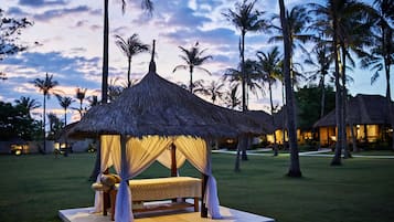 Couples treatment room(s), body treatments, aromatherapy