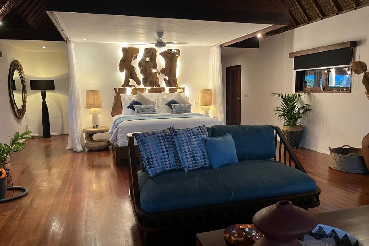 Deluxe villa, 2 slaapkamers, privézwembad | Luxe beddengoed, een minibar, een kluis op de kamer