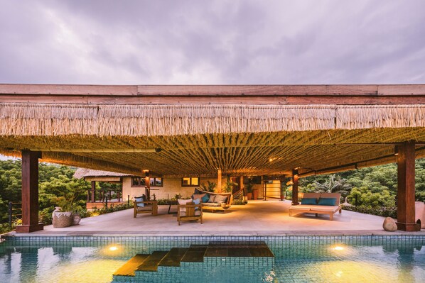 Villa – deluxe, 2 soverom, privat basseng | Sengetøy av topp kvalitet, minibar og safe på rommet