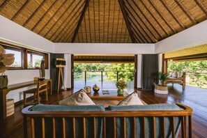 Villa – deluxe, 2 soverom, privat basseng | Sengetøy av topp kvalitet, minibar og safe på rommet