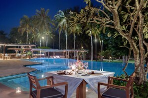 Breakfast, lunch, dinner served; beach views