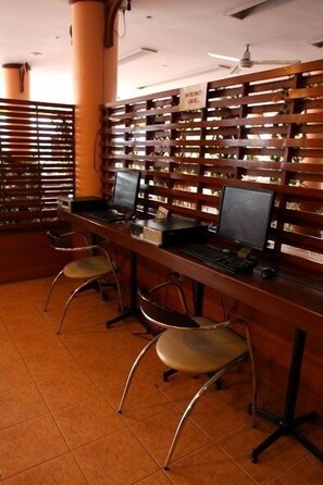 Business center - Queen Pattaya Hotel (Pattaya)