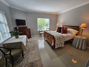 Erica Studio Suite | 1 bilik tidur, cadar kapas Mesir, peralatan tempat tidur premium 