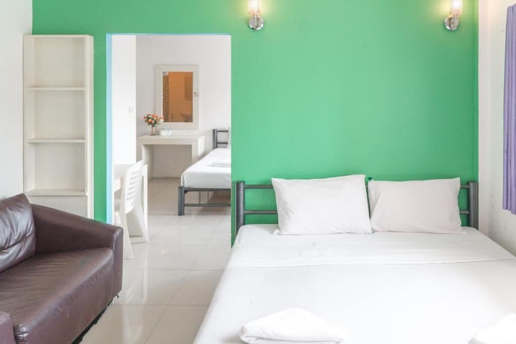 Blackout drapes, rollaway beds, free WiFi