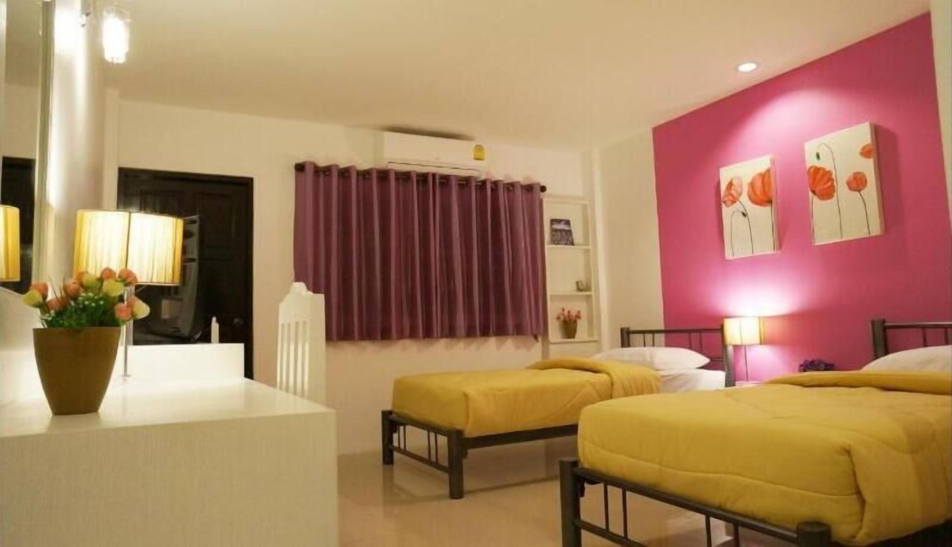 Blackout drapes, rollaway beds, free WiFi