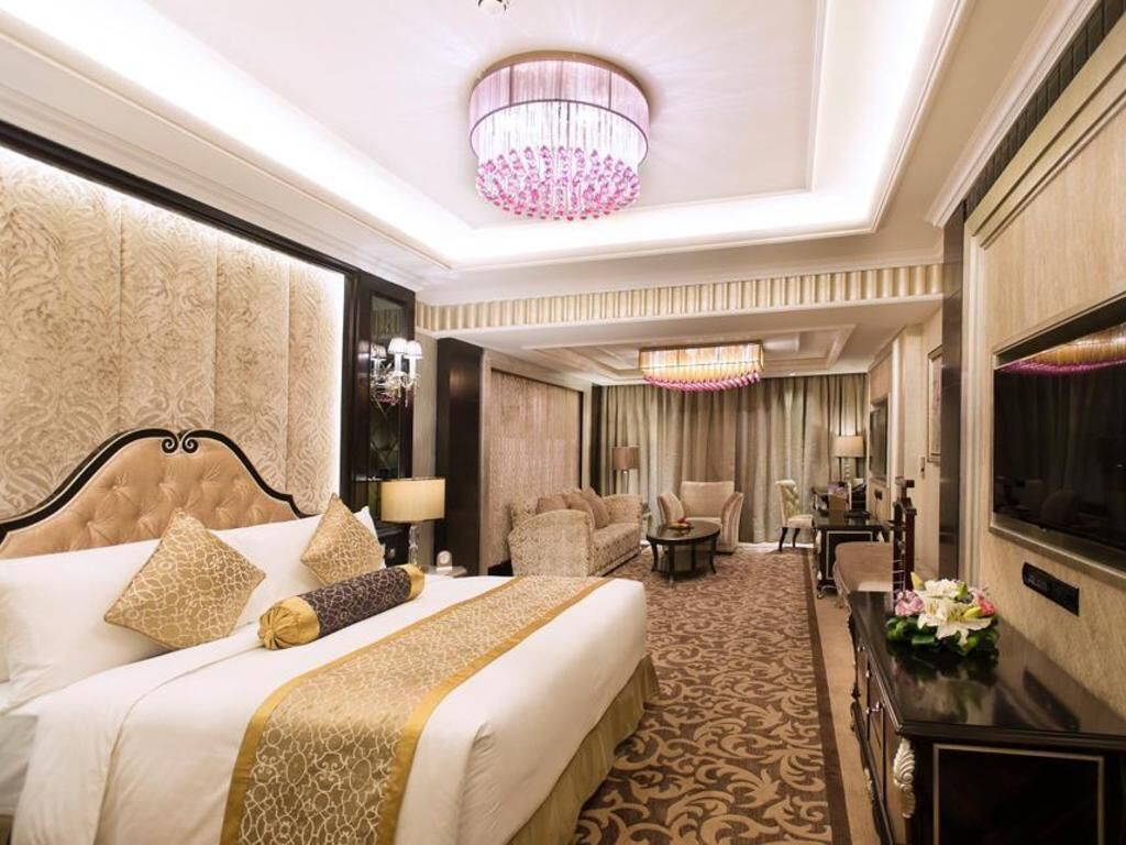 Minibar, in-room safe, desk, blackout drapes