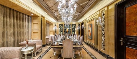 Royal Suite | Restauration dans la chambre