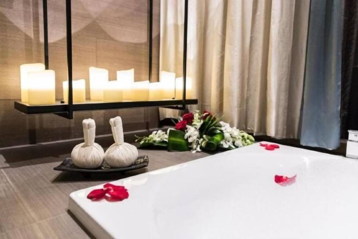 Bathroom | Free toiletries, hair dryer, bathrobes, slippers