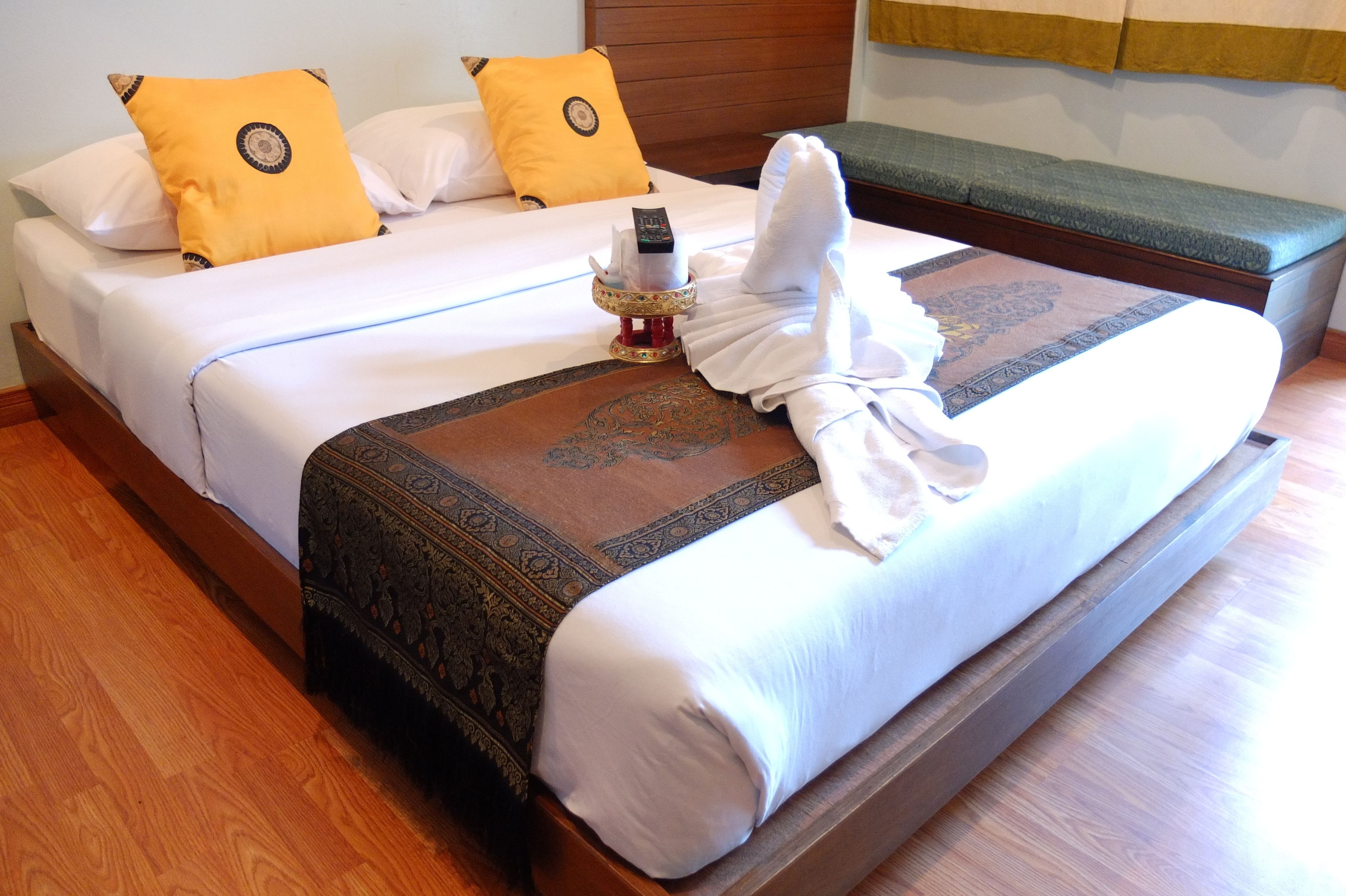 standard double room | minibar, desk, free wifi, bed sheets