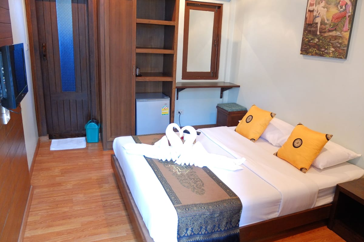 Phòng đôi Tiêu chuẩn | Minibar, bàn, truy cập Internet không dây miễn phí, bộ trải giường