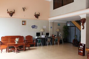 Coin salon dans le hall