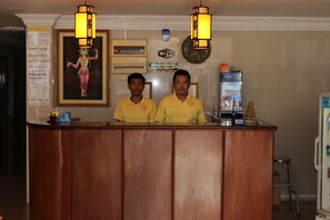 Reception - Lucky 2 Guesthouse (Phnom Penh)