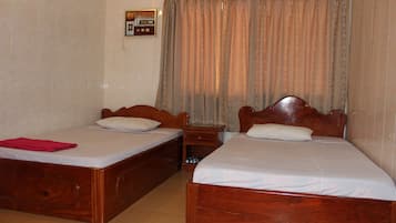 Colchones con pillow-top, escritorio, cortinas blackout y wifi gratis