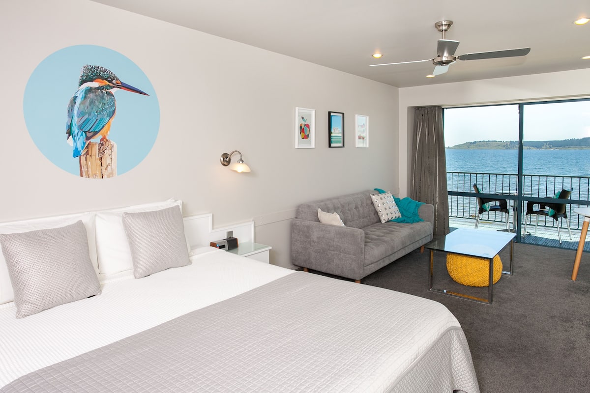 Studio (First Floor) | Premium bedding, desk, iron/ironing board, cribs/infant beds