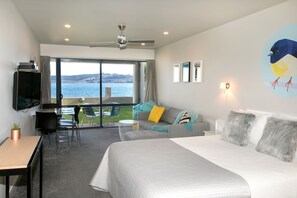 Premium bedding, desk, iron/ironing board, cots/infant beds - Boulevard Waters (Taupo)