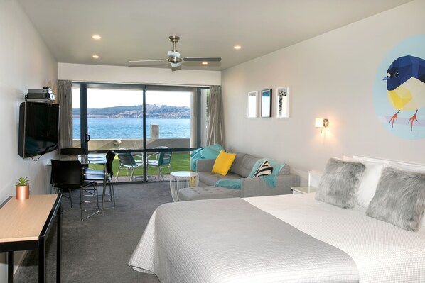 Ropa de cama de alta calidad y escritorio