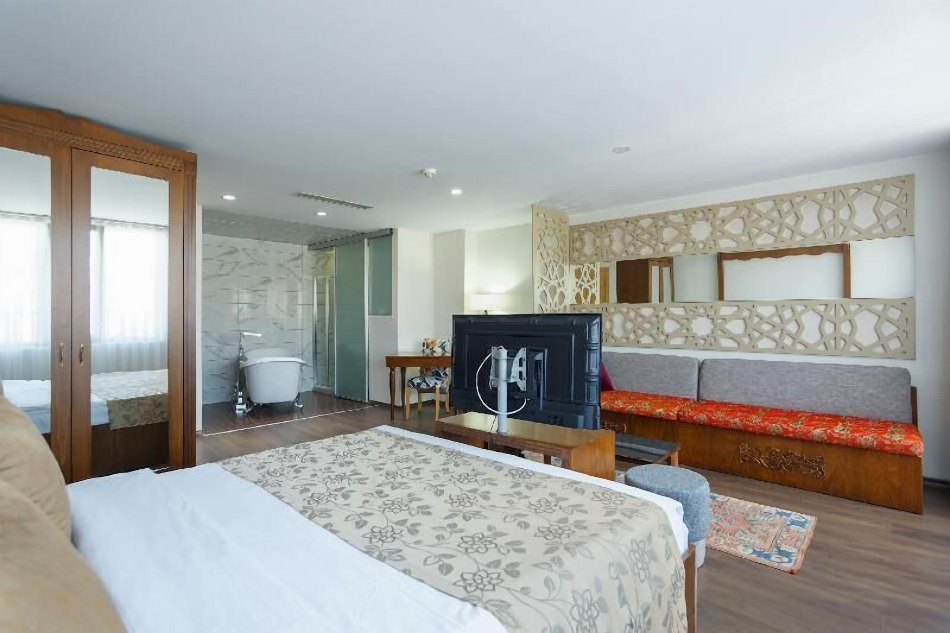 Minibar, in-room safe, desk, blackout drapes