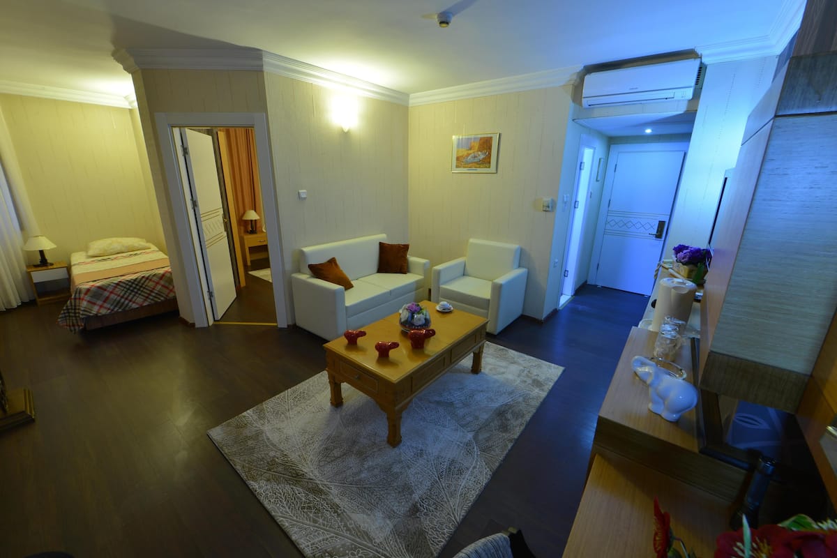 Egyptian cotton sheets, premium bedding, minibar, in-room safe